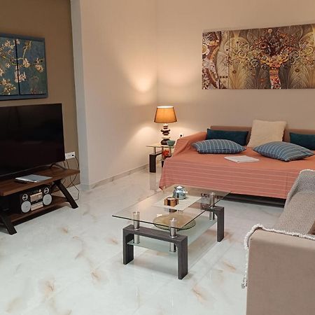 Ebony And Ivory Suites Дросия Экстерьер фото